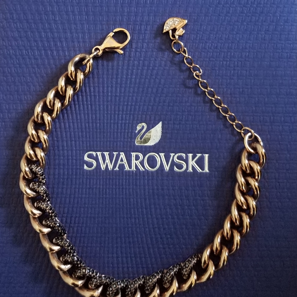 Bracelet... Worn a few times. Good condition.